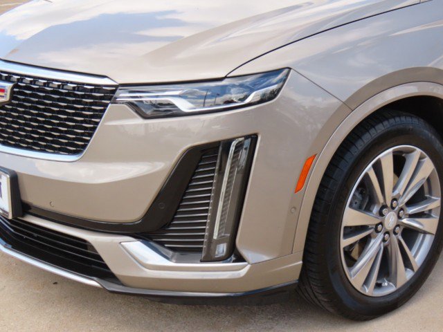 Used 2022 Cadillac XT6 Premium Luxury w/ Technology Package FWD image 3
