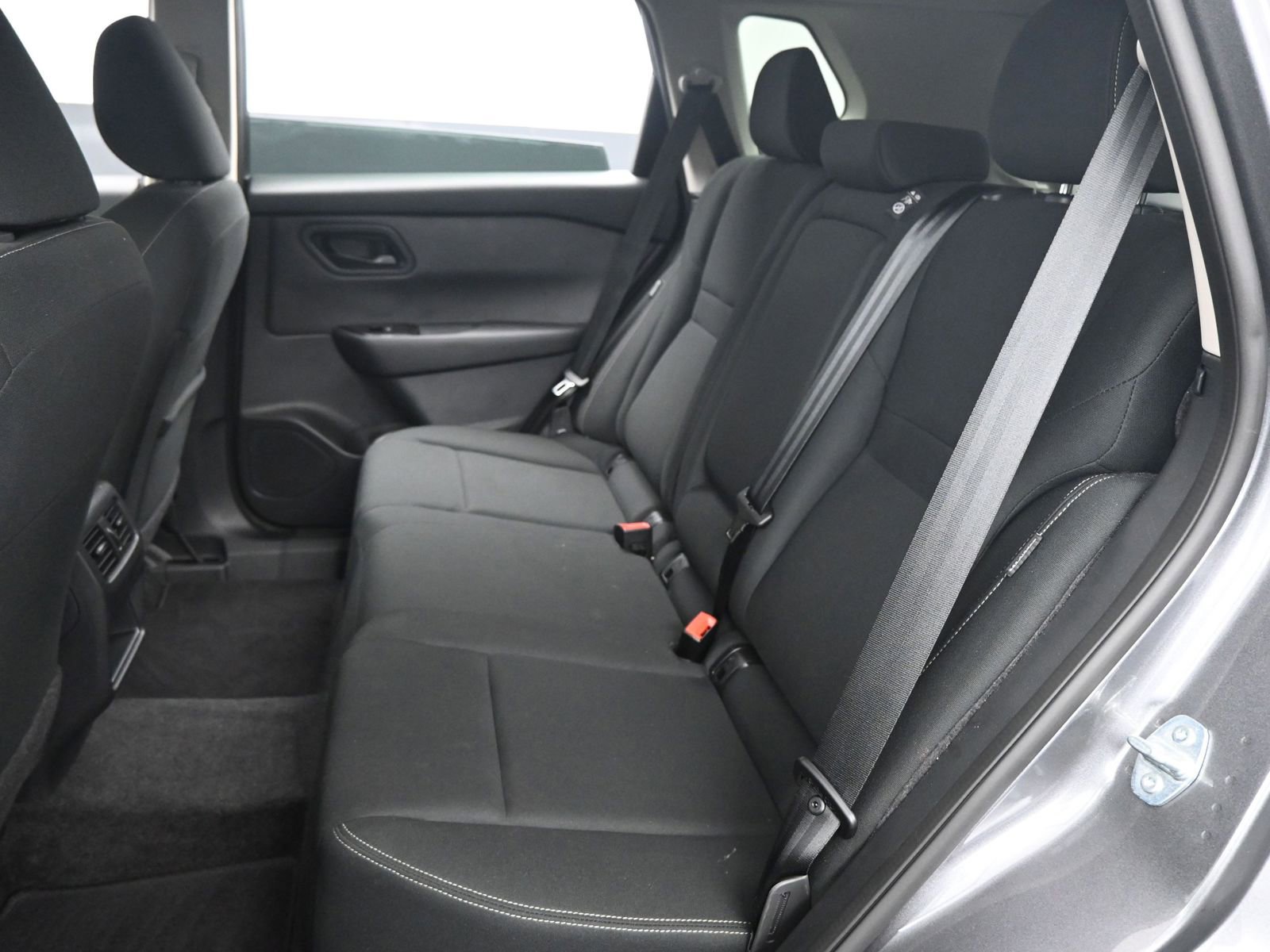 Used 2025 Nissan Rogue S image 11