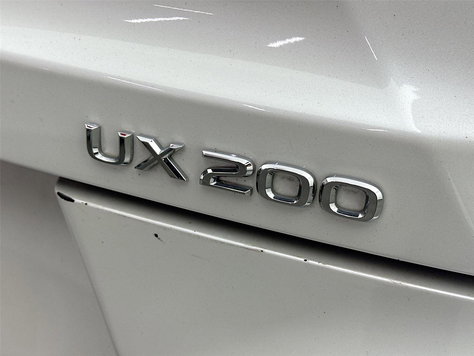 Used 2020 Lexus UX 200 image 12