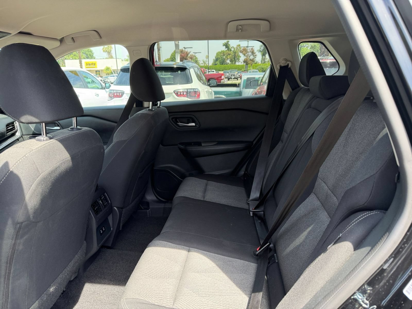 Used 2025 Nissan Rogue SV FWD image 28