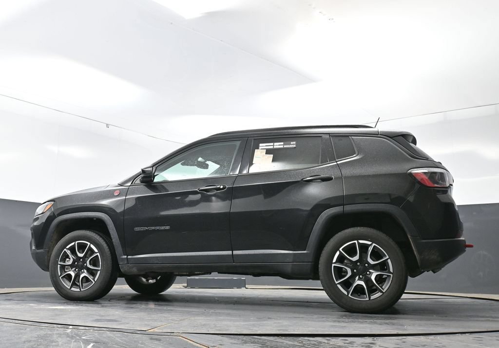 Used 2024 Jeep Compass Trailhawk AWD/4WD image 27