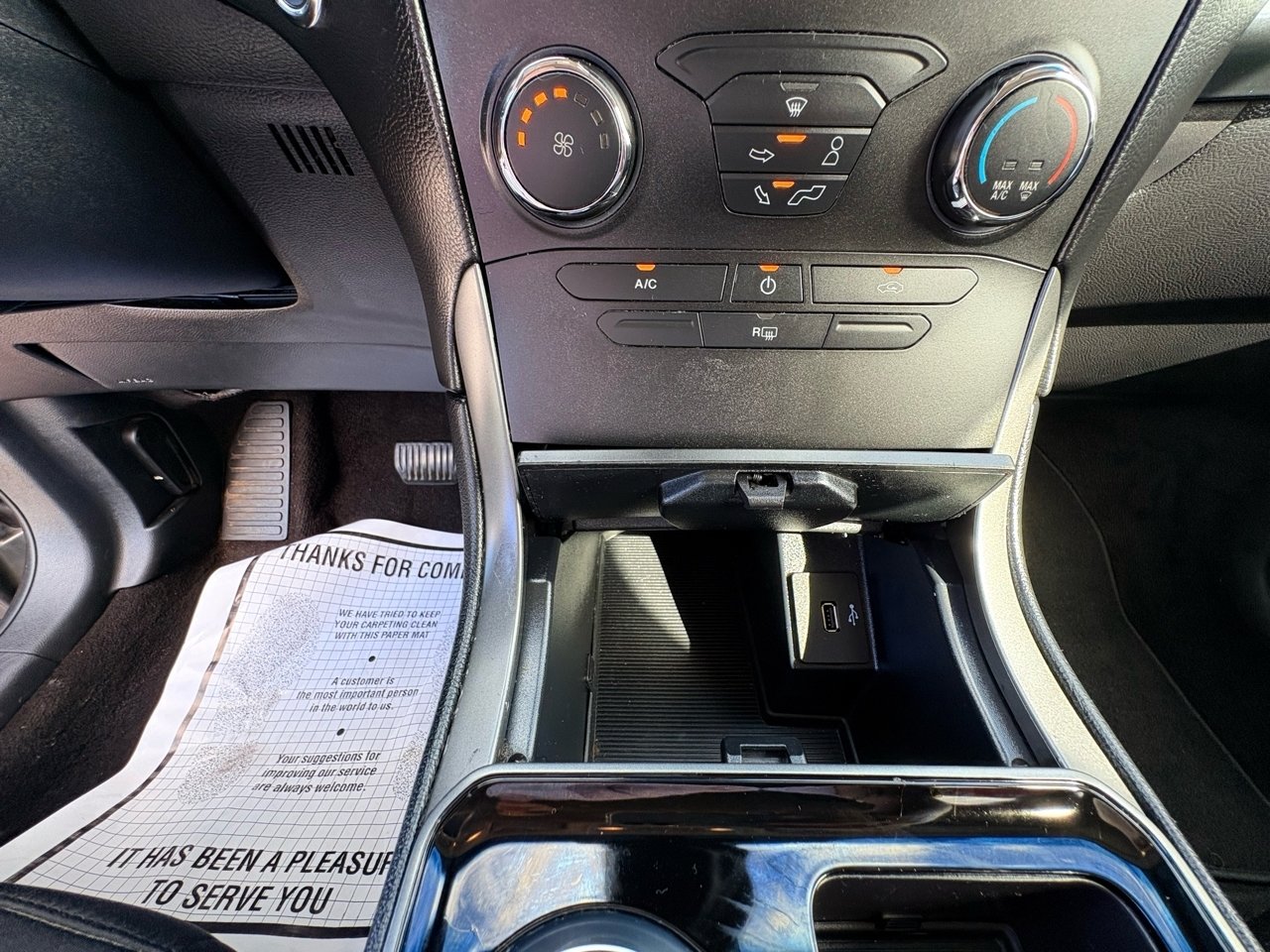 Used 2019 Ford Edge SE image 27