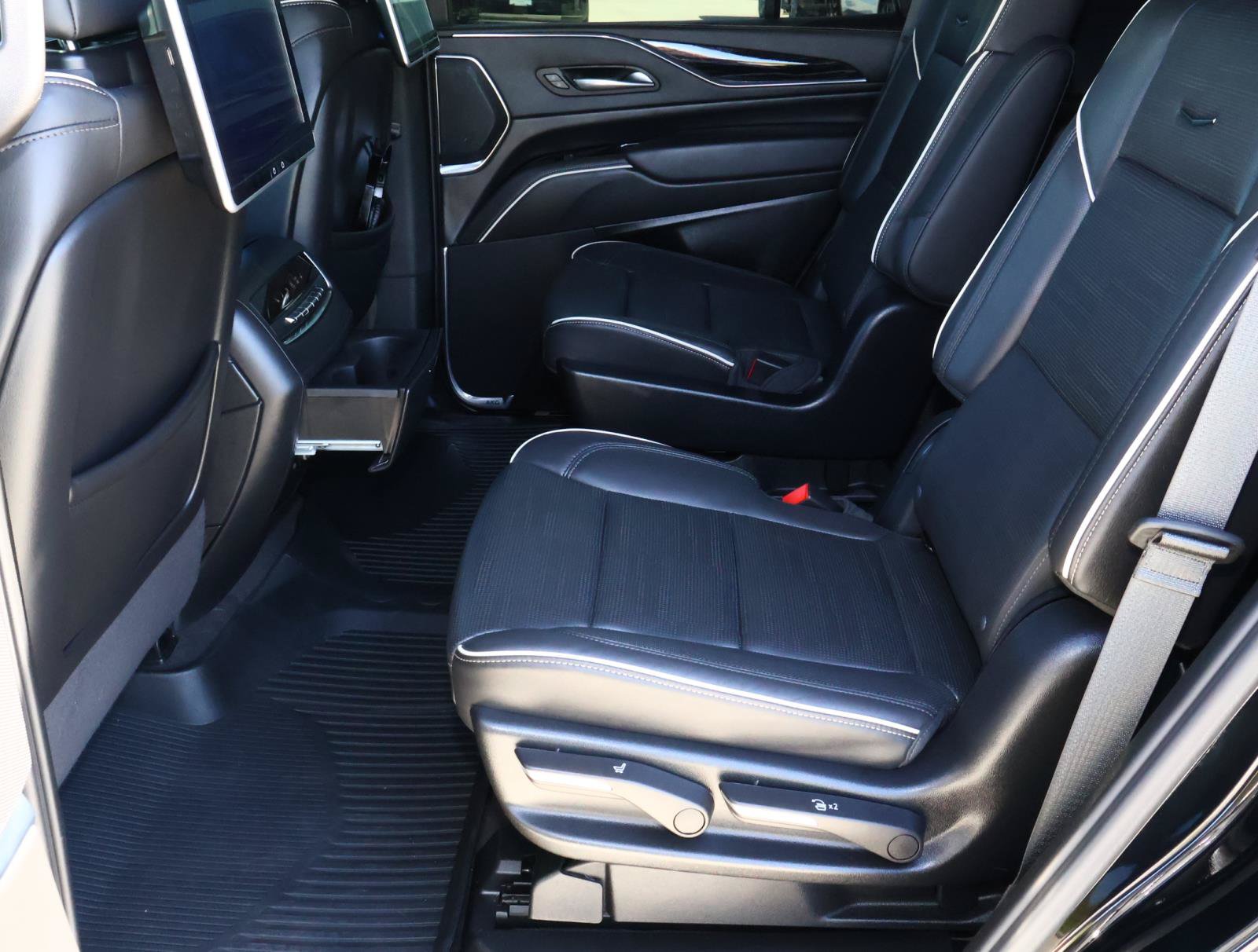 Used 2024 Cadillac Escalade Sport w/ LPO, ONYX Package AWD/4WD image 28