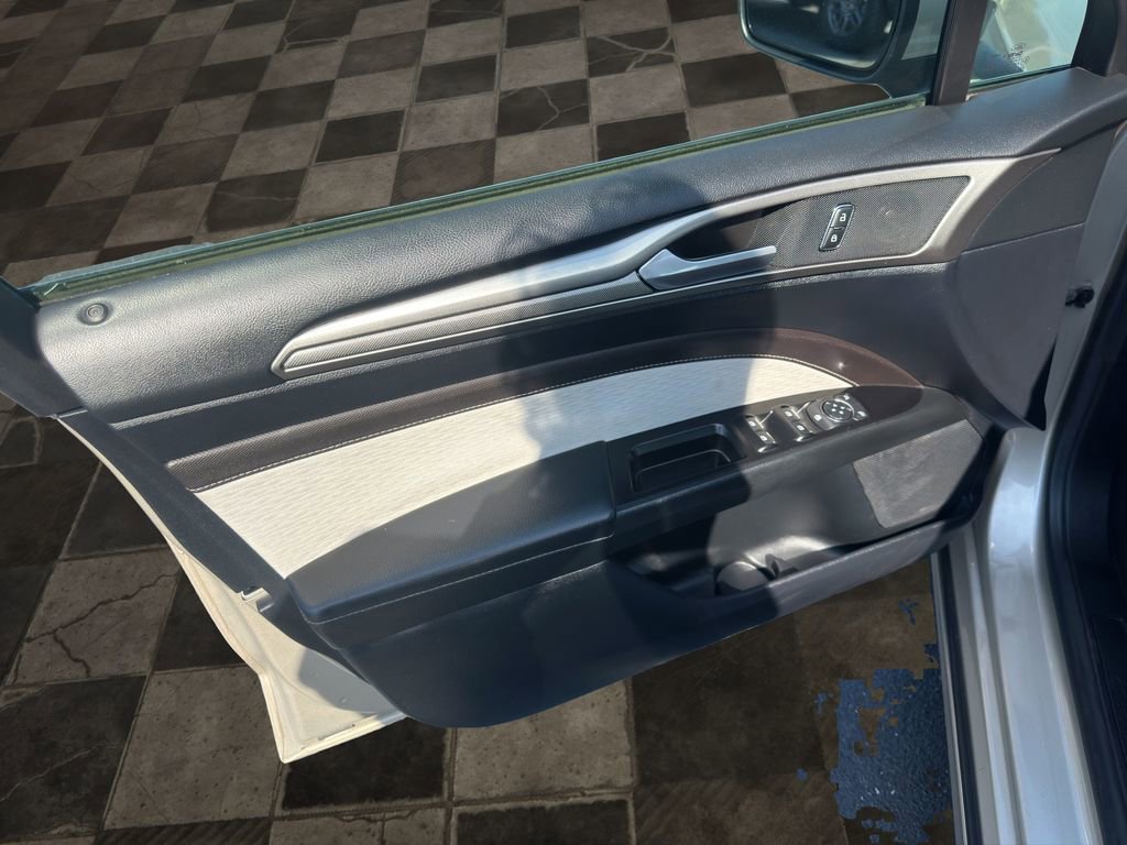 Used 2019 Ford Fusion SE w/ Equipment Group 151A image 14