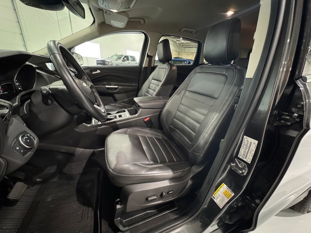 Used 2018 Ford Escape Titanium w/ Ford Safe & Smart Package image 9