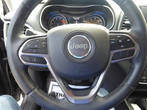 Used 2019 Jeep Cherokee Latitude Plus w/ Comfort/Convenience Group image 14