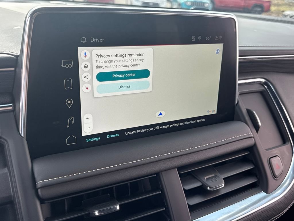 Used 2024 GMC Yukon XL SLT w/ SLT Luxury Package image 25