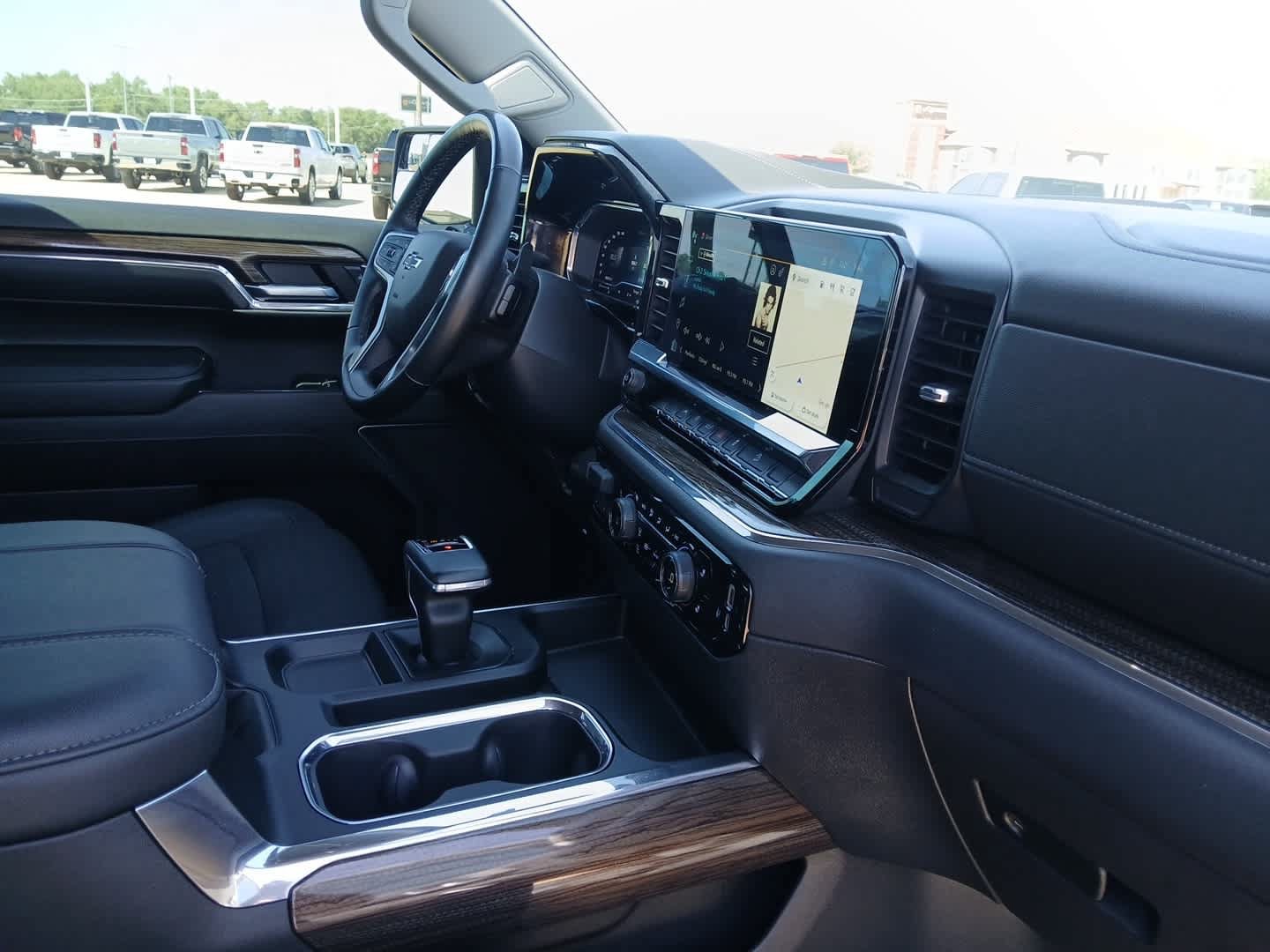 Used 2024 Chevrolet Silverado 1500 LT Trail Boss AWD/4WD image 56