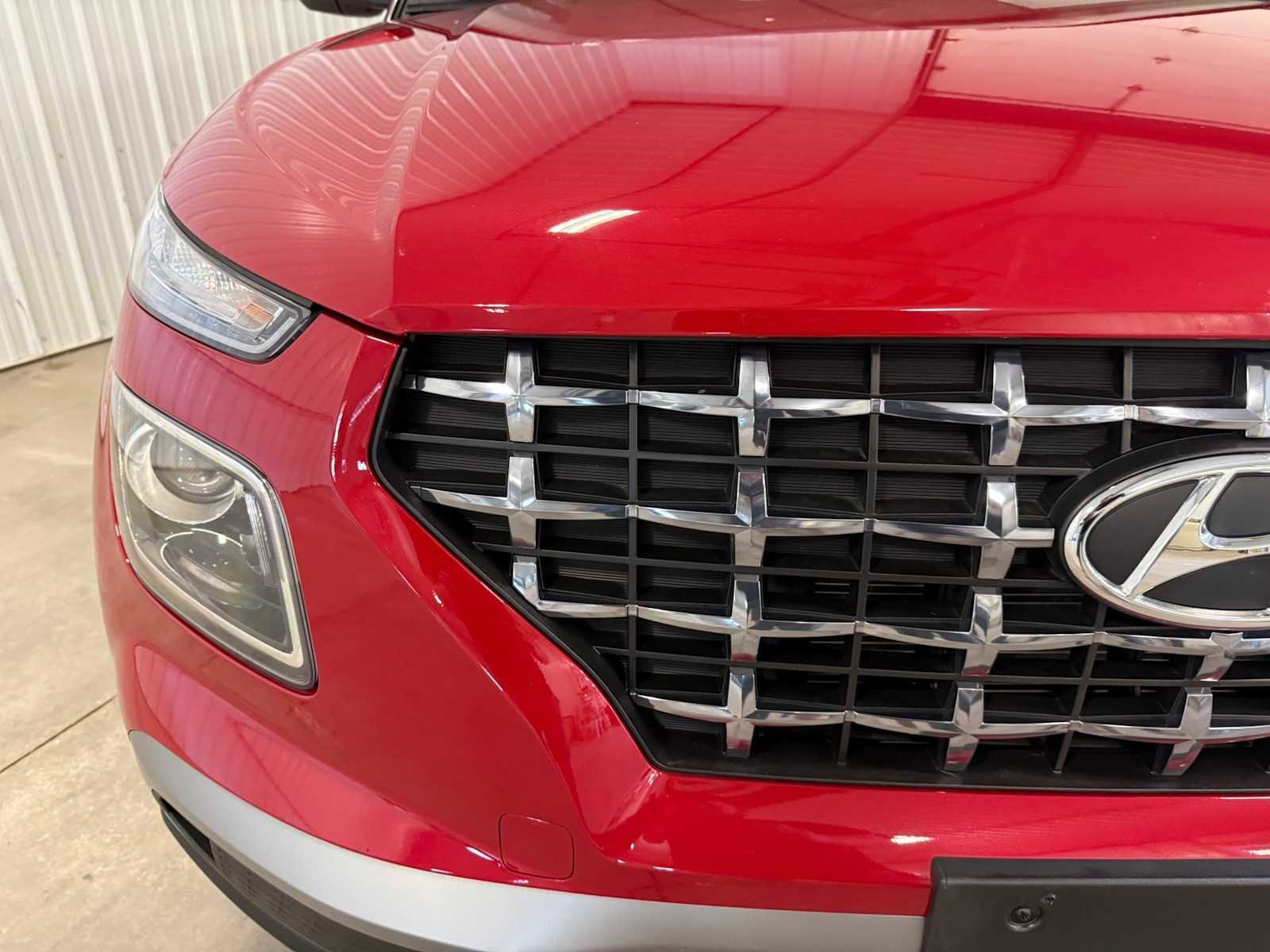 Used 2023 Hyundai Venue SEL FWD image 4