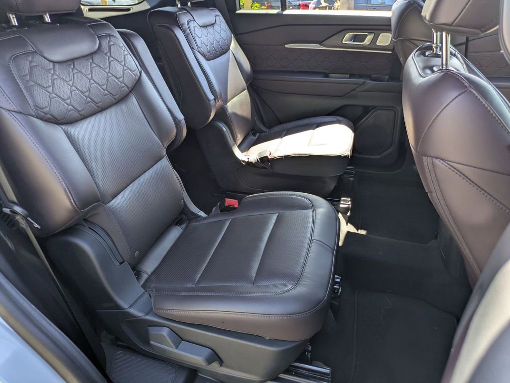 Used 2025 Ford Explorer Platinum w/ LUX Leather Package image 28