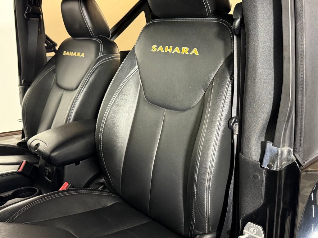 Used 2015 Jeep Wrangler Sahara w/ Connectivity Group AWD/4WD image 17