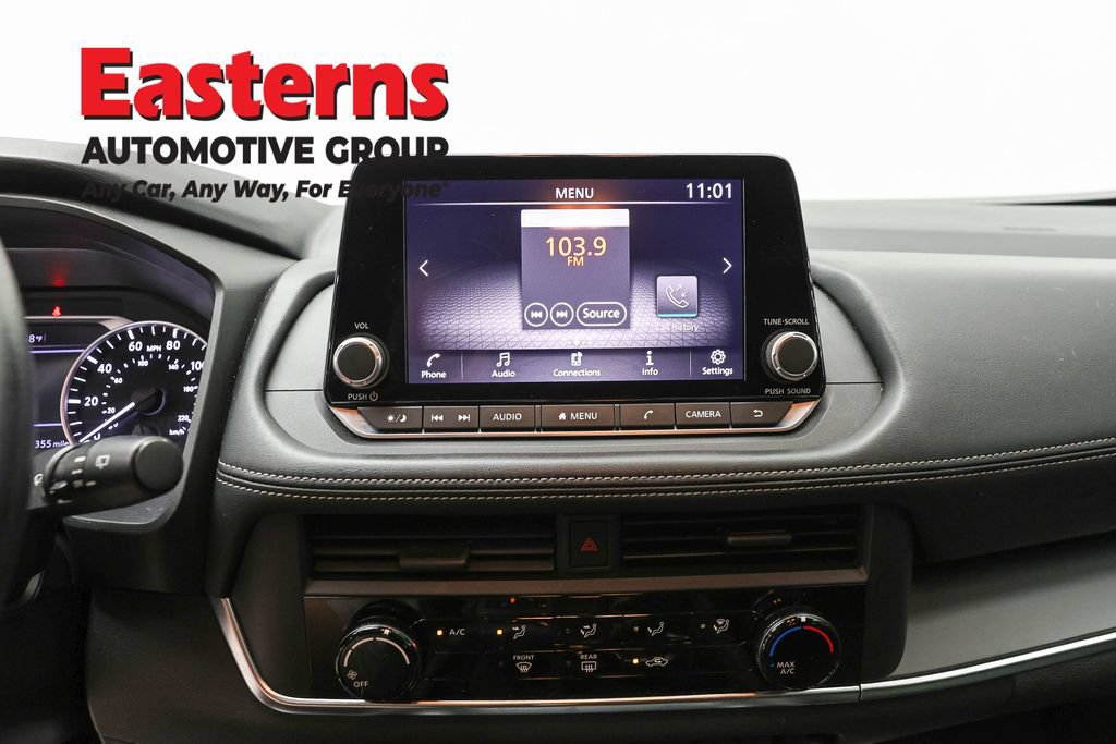 Used 2024 Nissan Rogue S AWD/4WD image 12