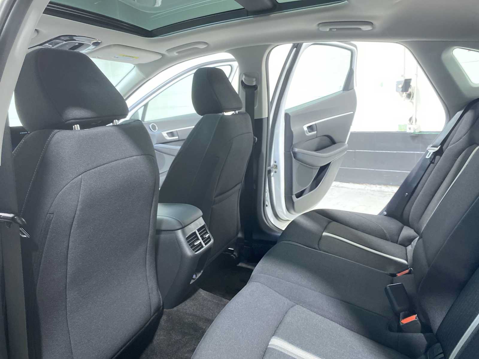 Used 2023 Hyundai Sonata SEL w/ Convenience Package FWD image 12