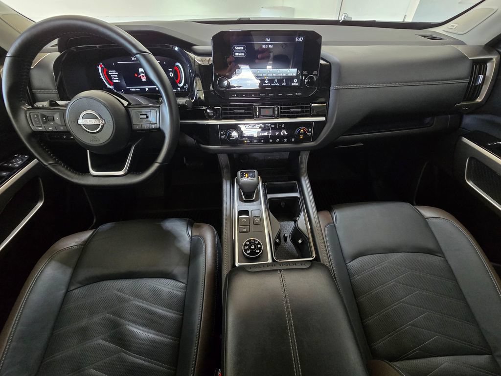 Used 2025 Nissan Pathfinder Platinum AWD/4WD image 9