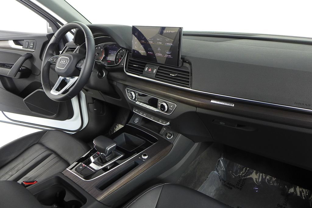 Used 2023 Audi Q5 2.0T Premium w/ Convenience Package image 13