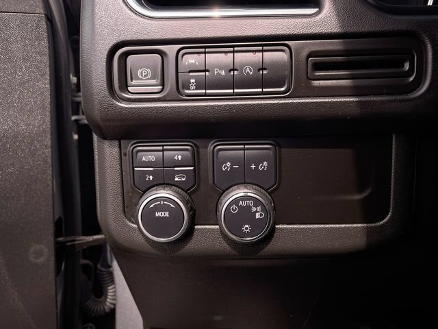 Used 2023 Chevrolet Suburban LS AWD/4WD image 18