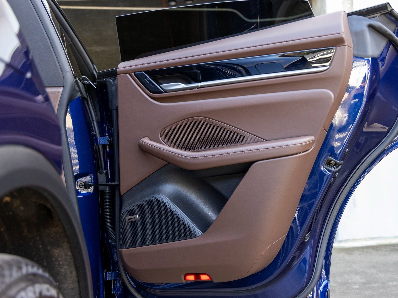 Certified 2025 Porsche Macan 4 Electric image 45