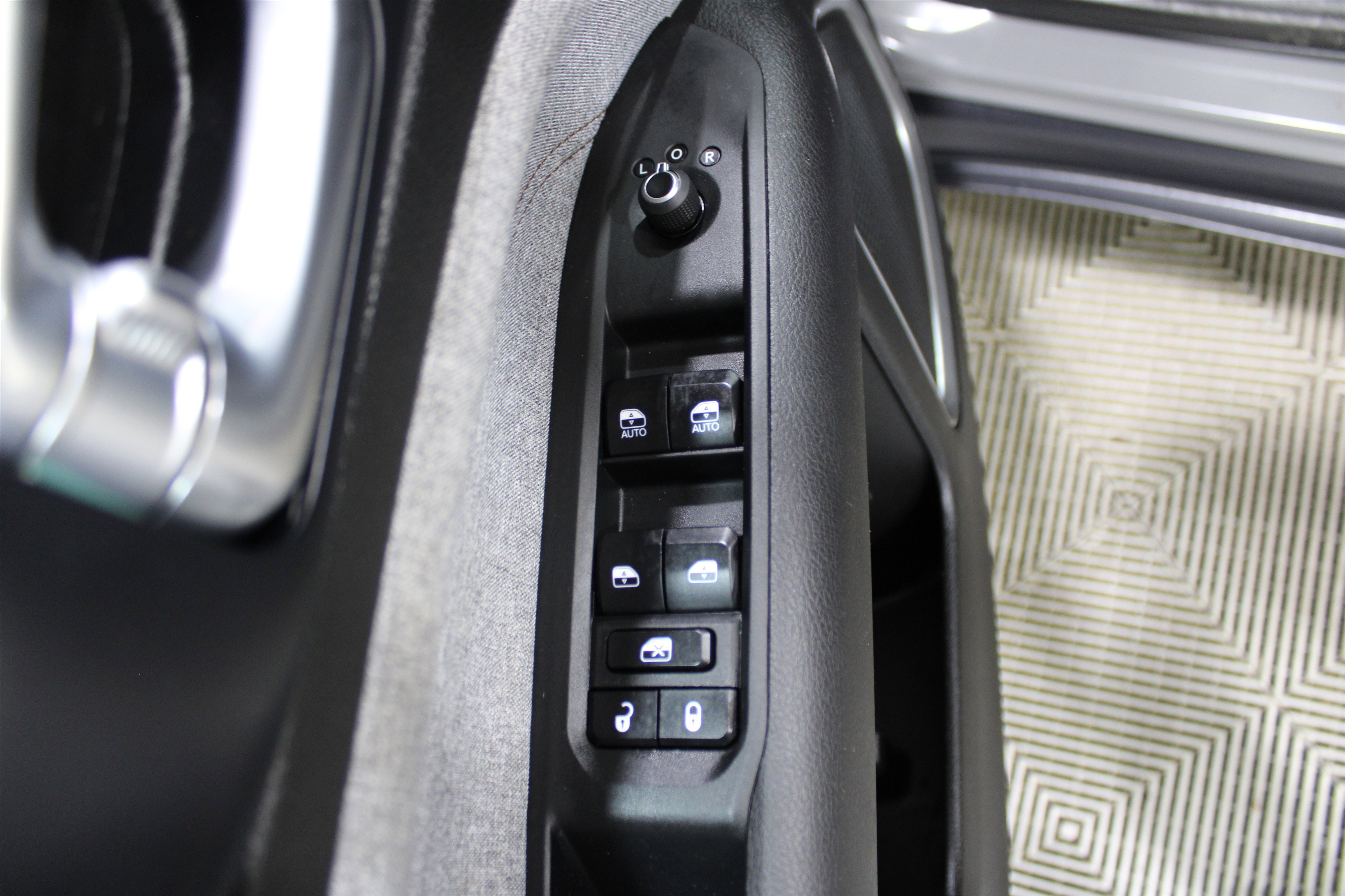 Used 2024 Jeep Compass Latitude image 7