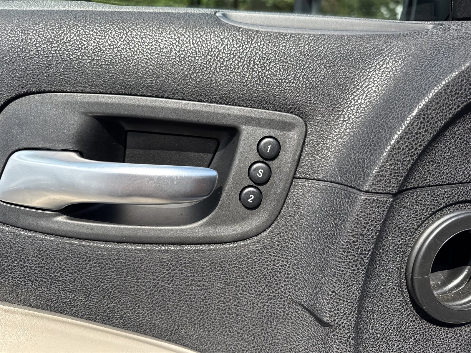 Used 2018 Chrysler 300 Limited w/ Safetytec Plus Group image 18