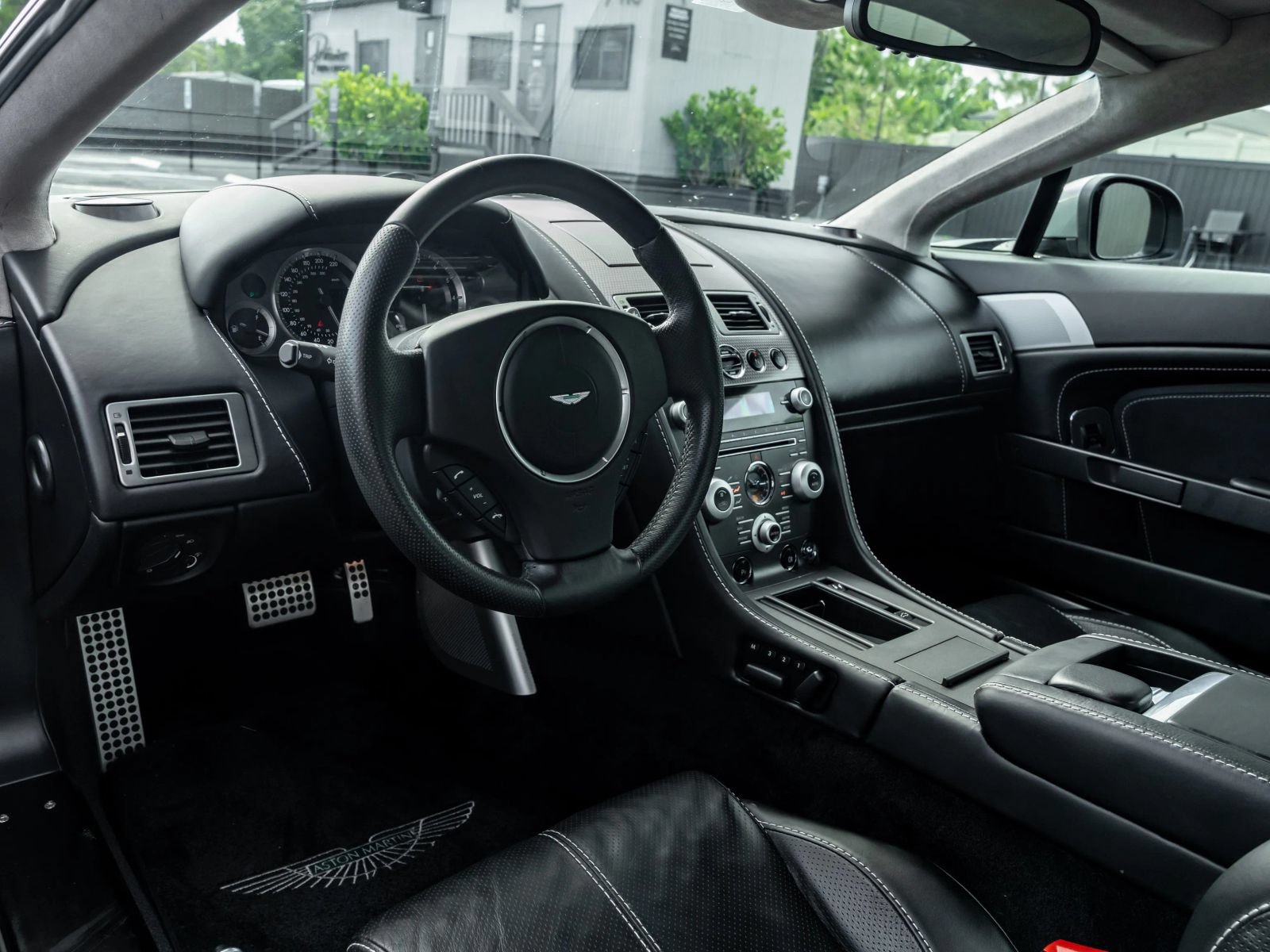 Used 2011 Aston Martin V8 Vantage Coupe RWD image 15