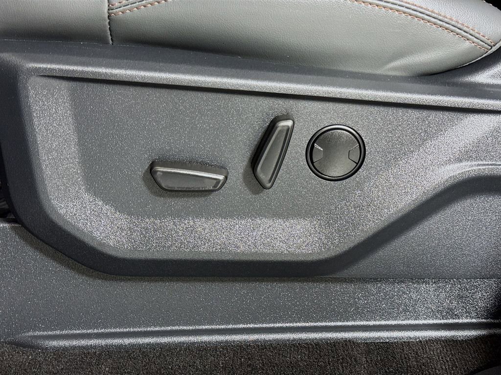 Used 2025 Ford Expedition Active image 22