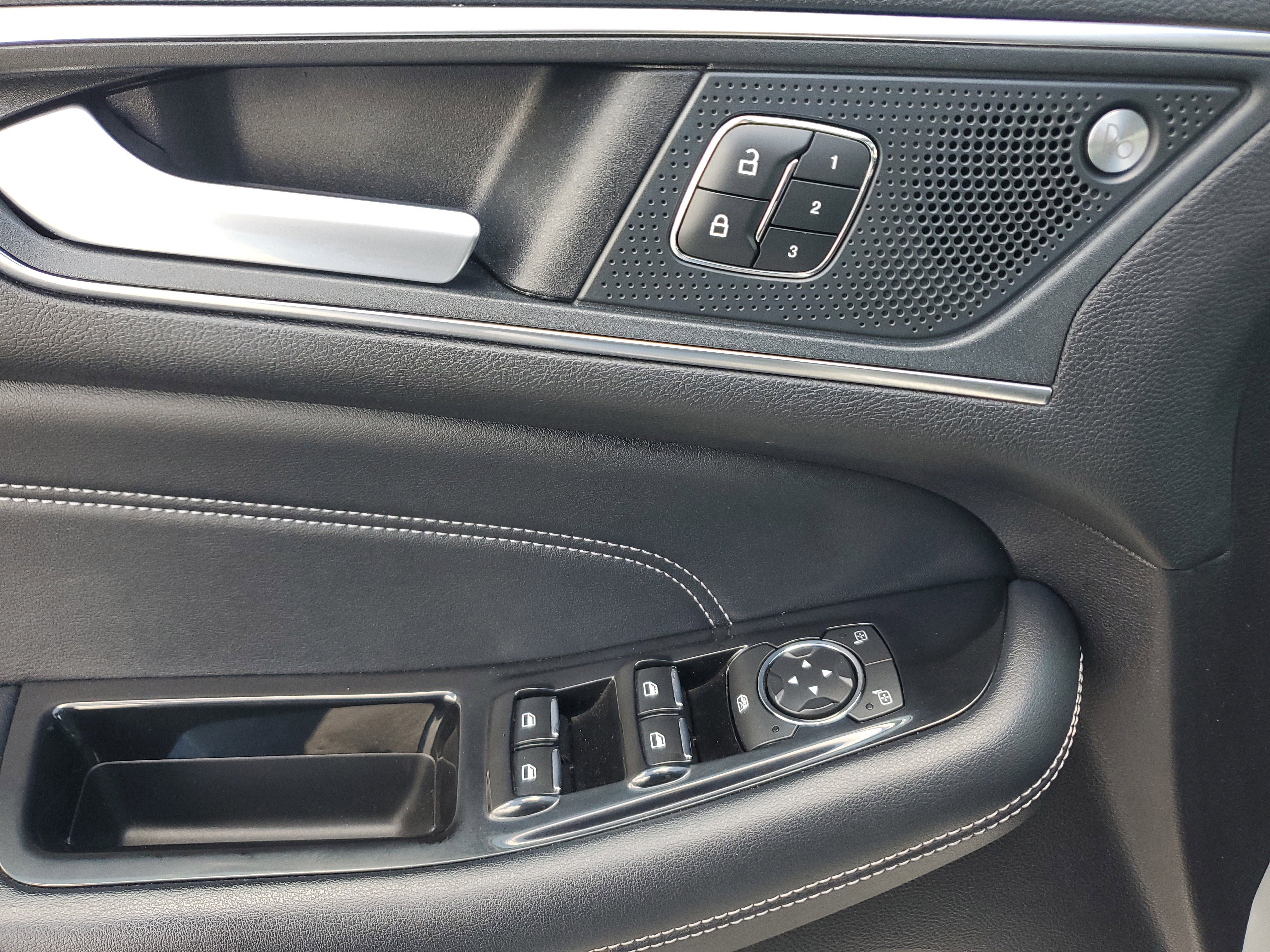 Used 2019 Ford Edge Titanium w/ Equipment Group 301A image 26