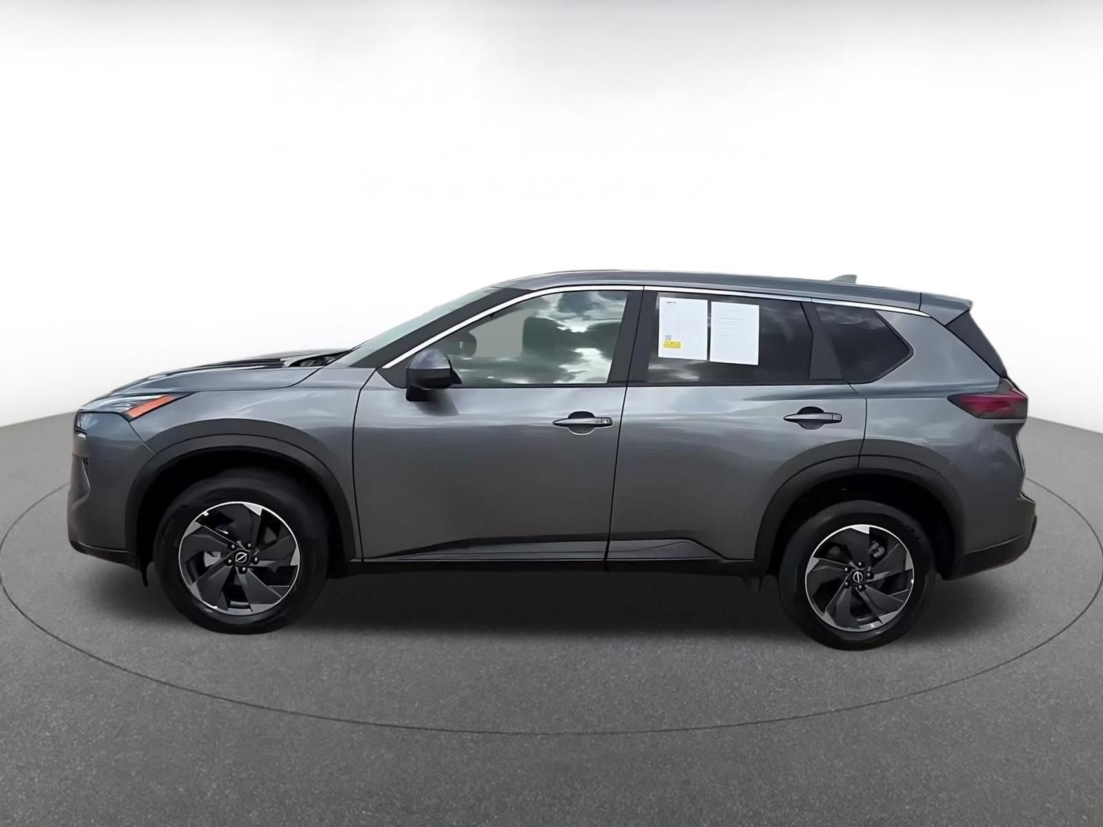 Used 2025 Nissan Rogue SV FWD image 9