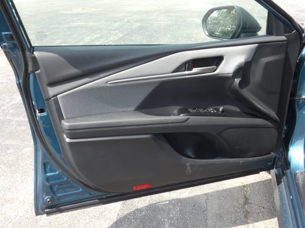 Used 2025 Toyota Camry LE FWD image 9
