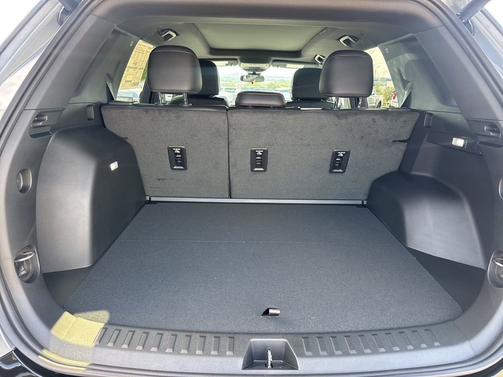 New 2026 GMC Terrain AT4 w/ LPO, Black Badging Package image 33