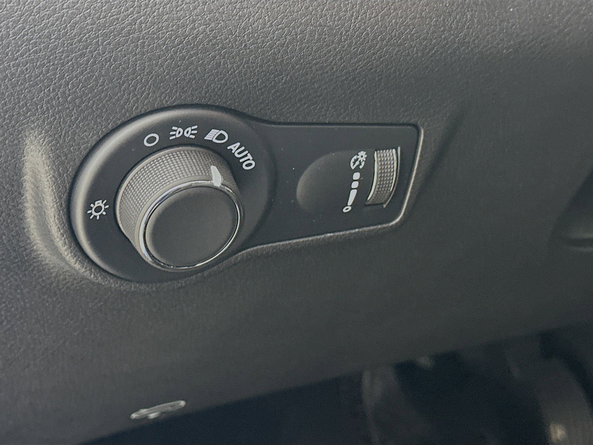 Certified 2025 Jeep Compass Sport image 10