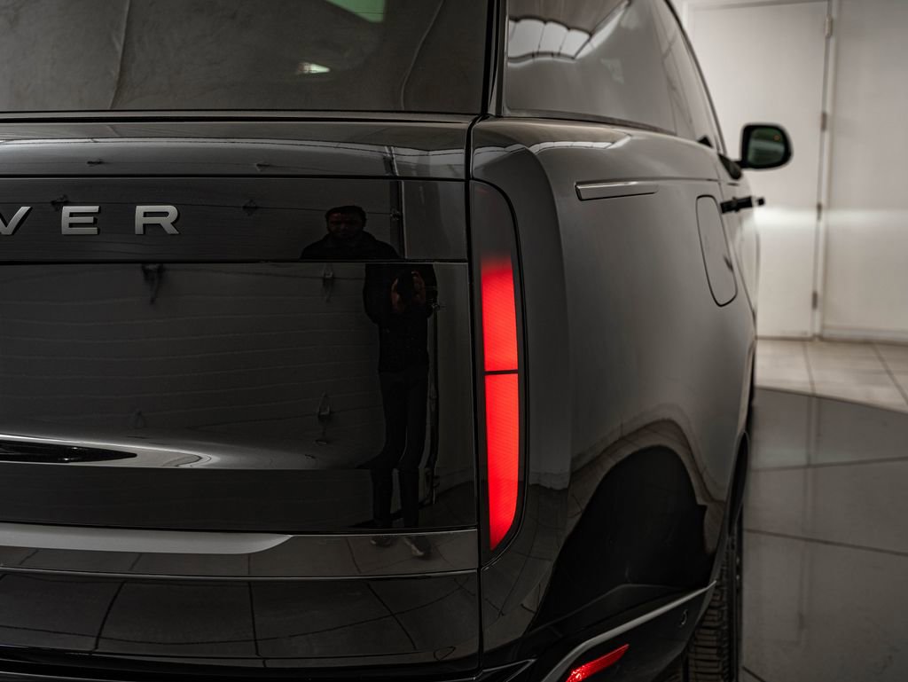 Certified 2025 Land Rover Range Rover Long Wheelbase SE AWD/4WD image 14