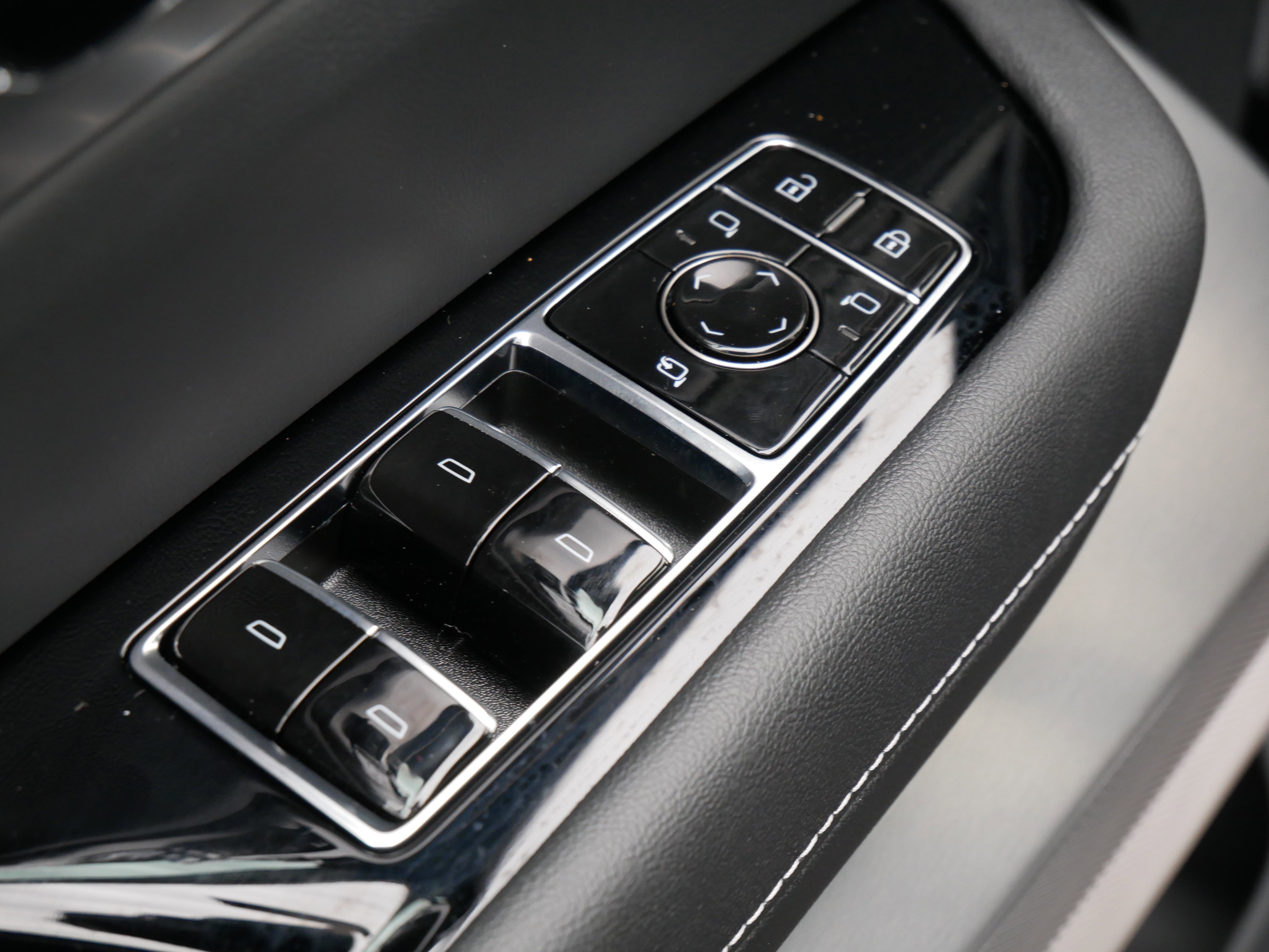 New 2026 Cadillac Vistiq Sport w/ LPO, Floor Liner Package image 18