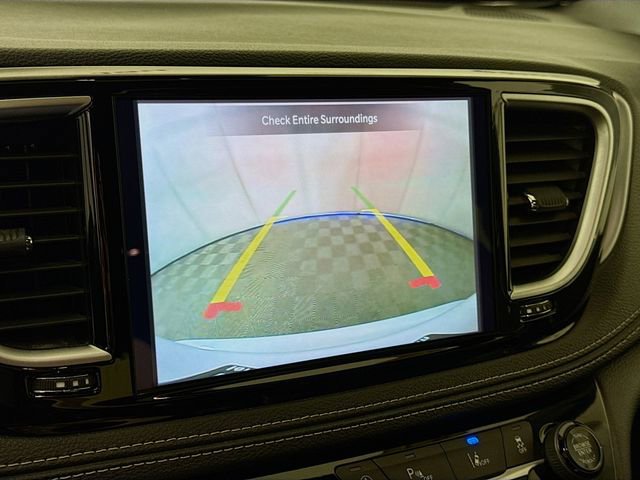 Used 2025 Chrysler Pacifica Limited FWD image 14