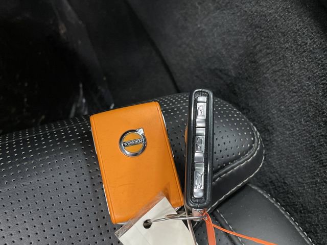 Used 2022 Volvo XC60 T8 Inscription w/ Advanced Package image 28