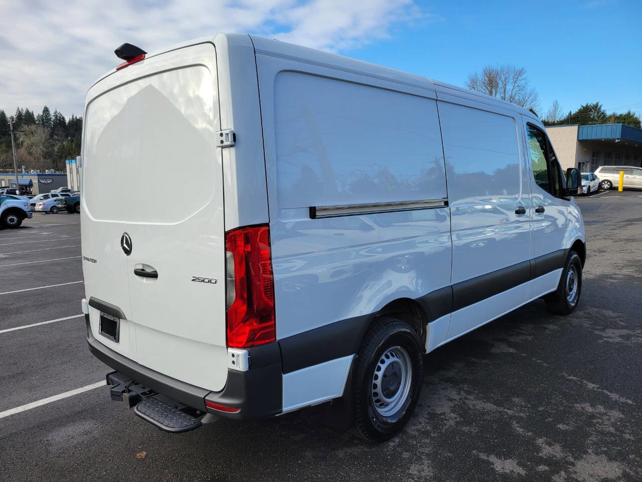Used 2023 Mercedes-Benz Sprinter 2500 w/ Dashboard Charging Package image 7