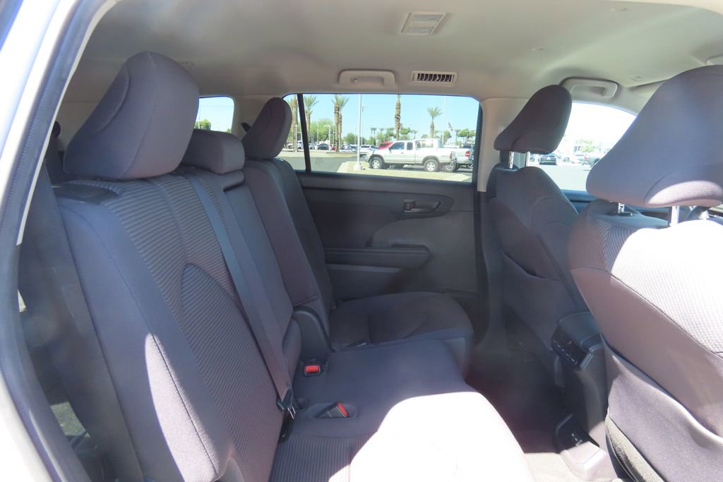 Certified 2022 Toyota Highlander L image 21