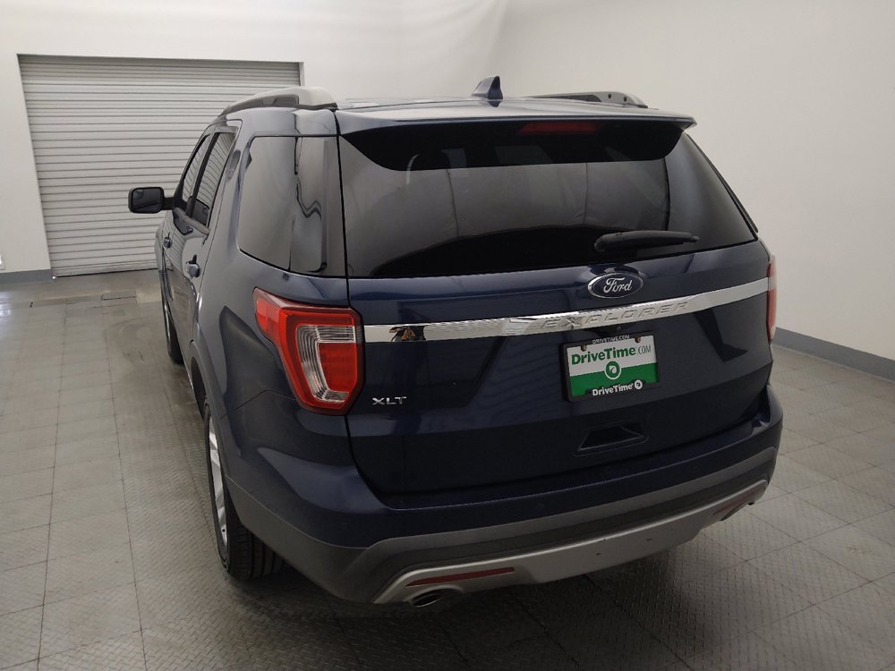 Used 2017 Ford Explorer XLT FWD image 6