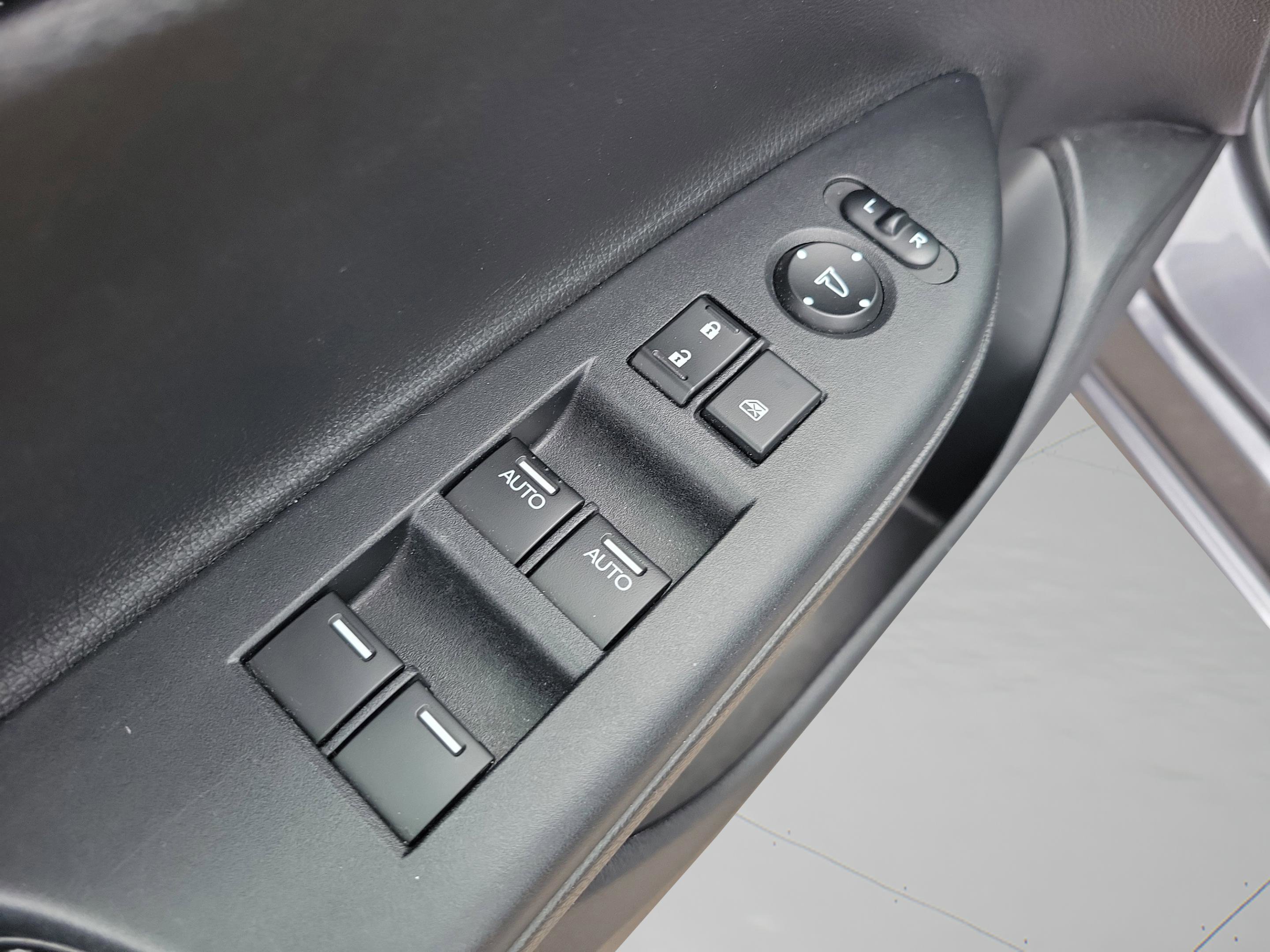 Used 2017 Honda Accord EX-L image 17