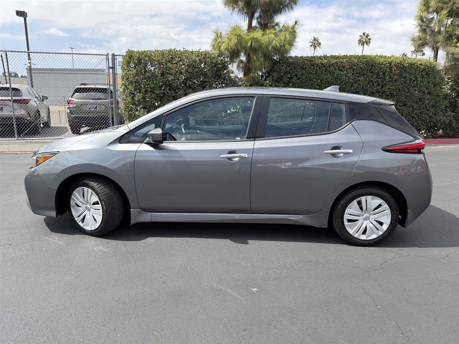 Used 2025 Nissan Leaf S FWD image 3