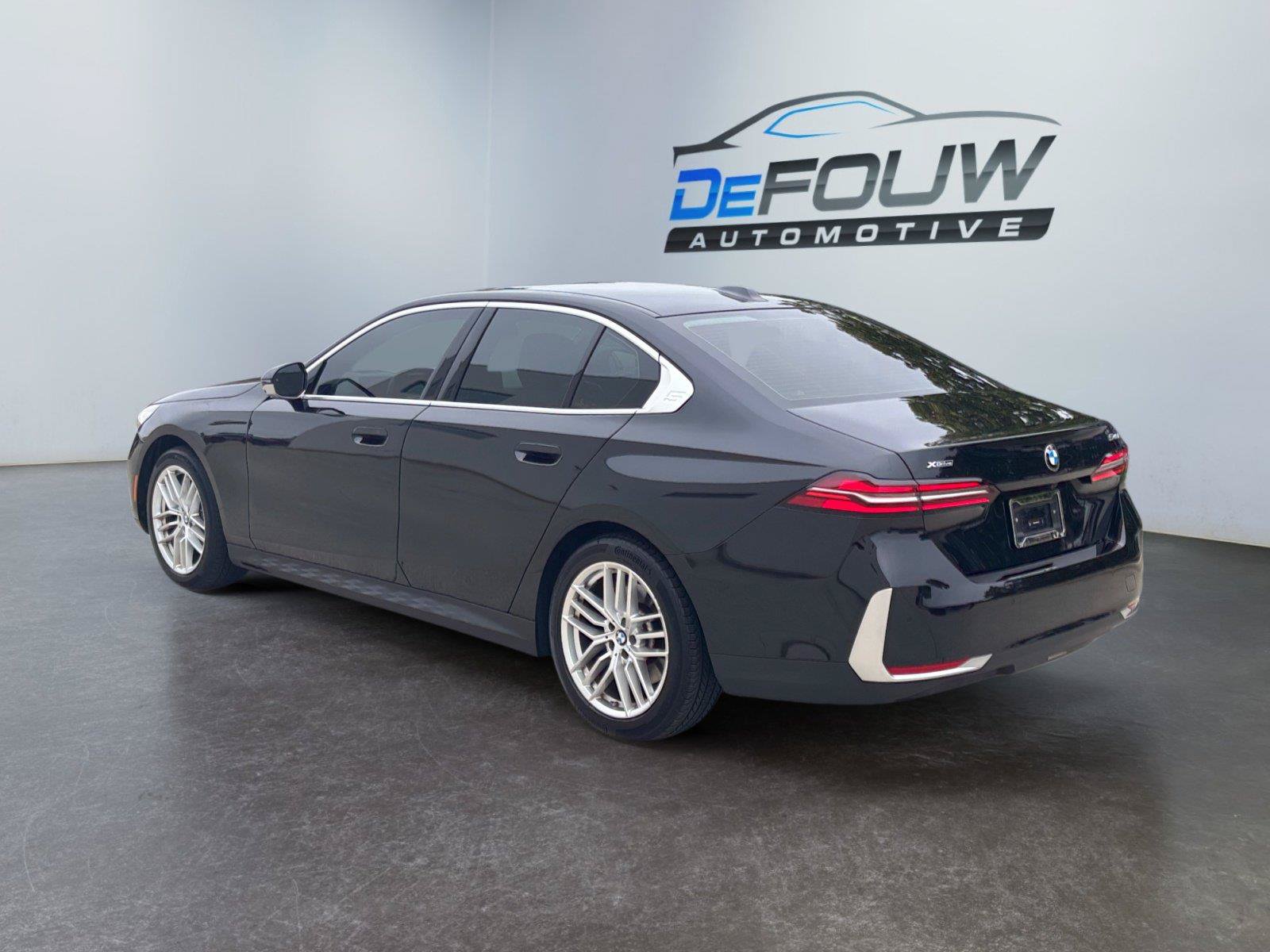Used 2024 BMW 540i xDrive w/ Premium Package AWD/4WD image 5