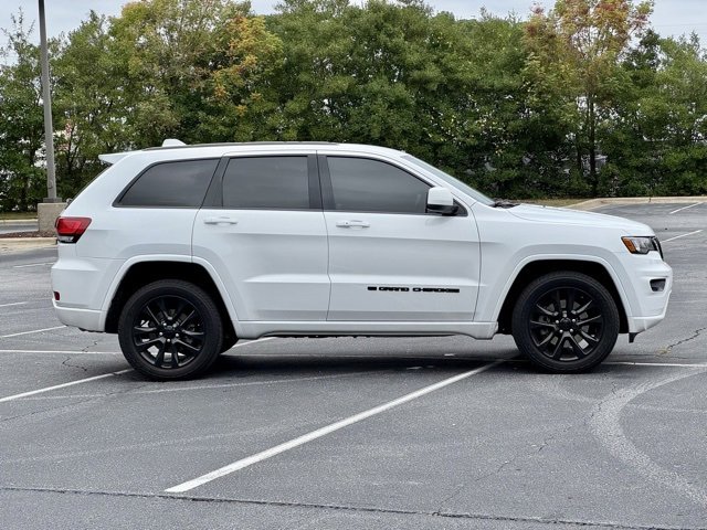 Used 2022 Jeep Grand Cherokee Laredo X image 9