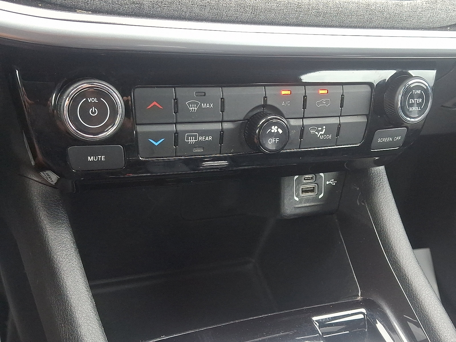 Used 2024 Jeep Compass Latitude AWD/4WD image 15