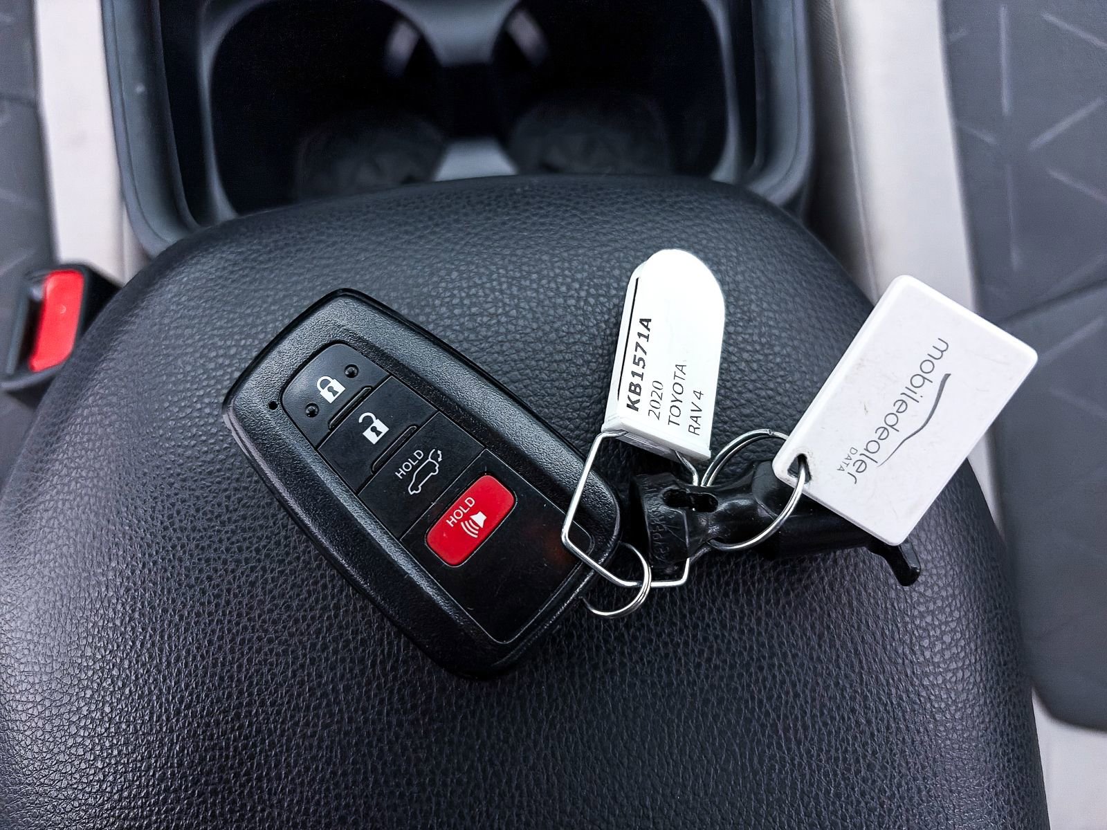 Used 2020 Toyota RAV4 XLE w/ Convenience Package image 23