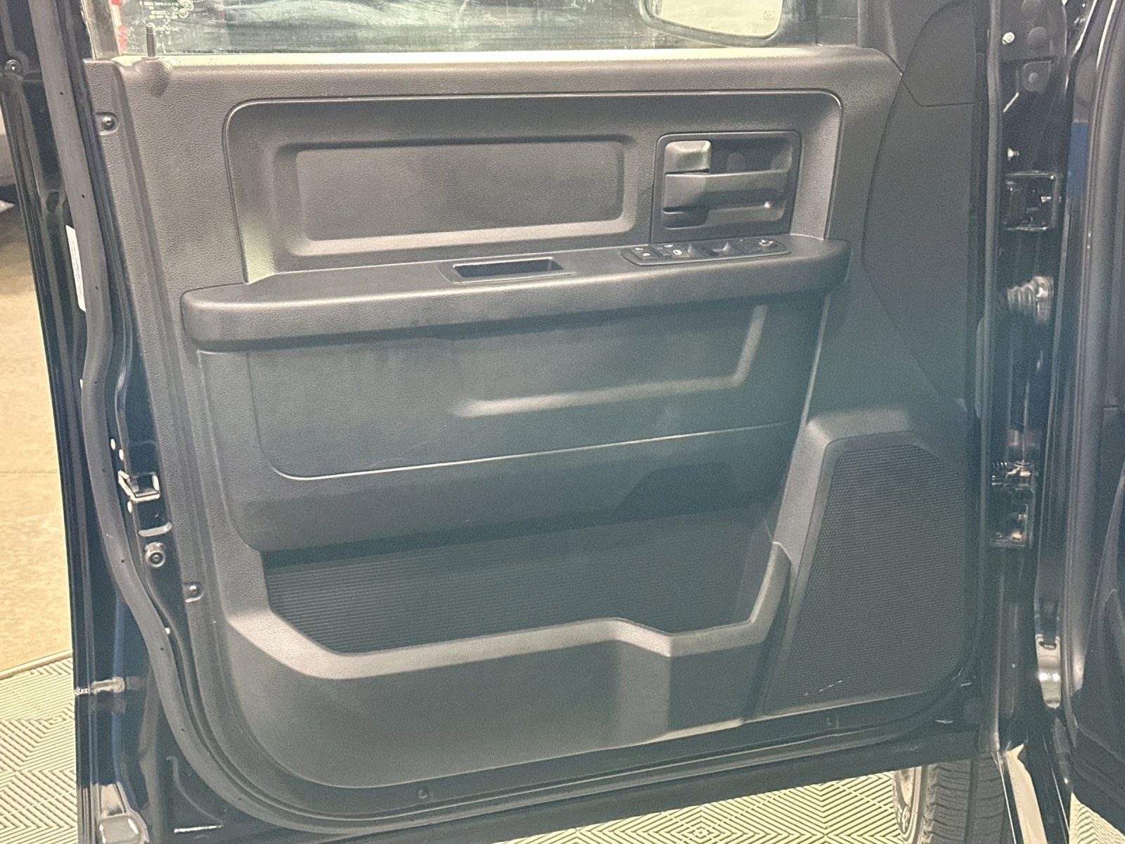 Used 2015 RAM 1500 Express image 15