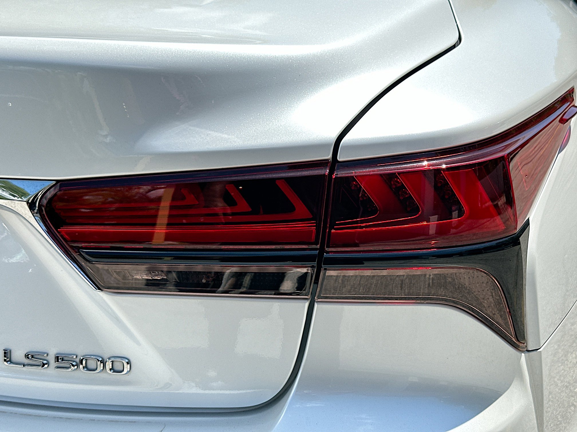 Used 2023 Lexus LS 500 w/ Accessory Package (Z2) RWD image 30