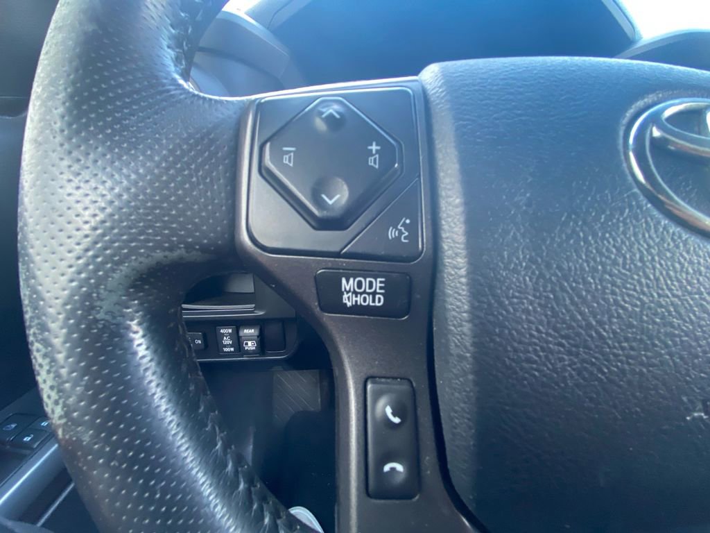 Used 2017 Toyota Tacoma TRD Sport w/ Tow Package (A/T) image 19