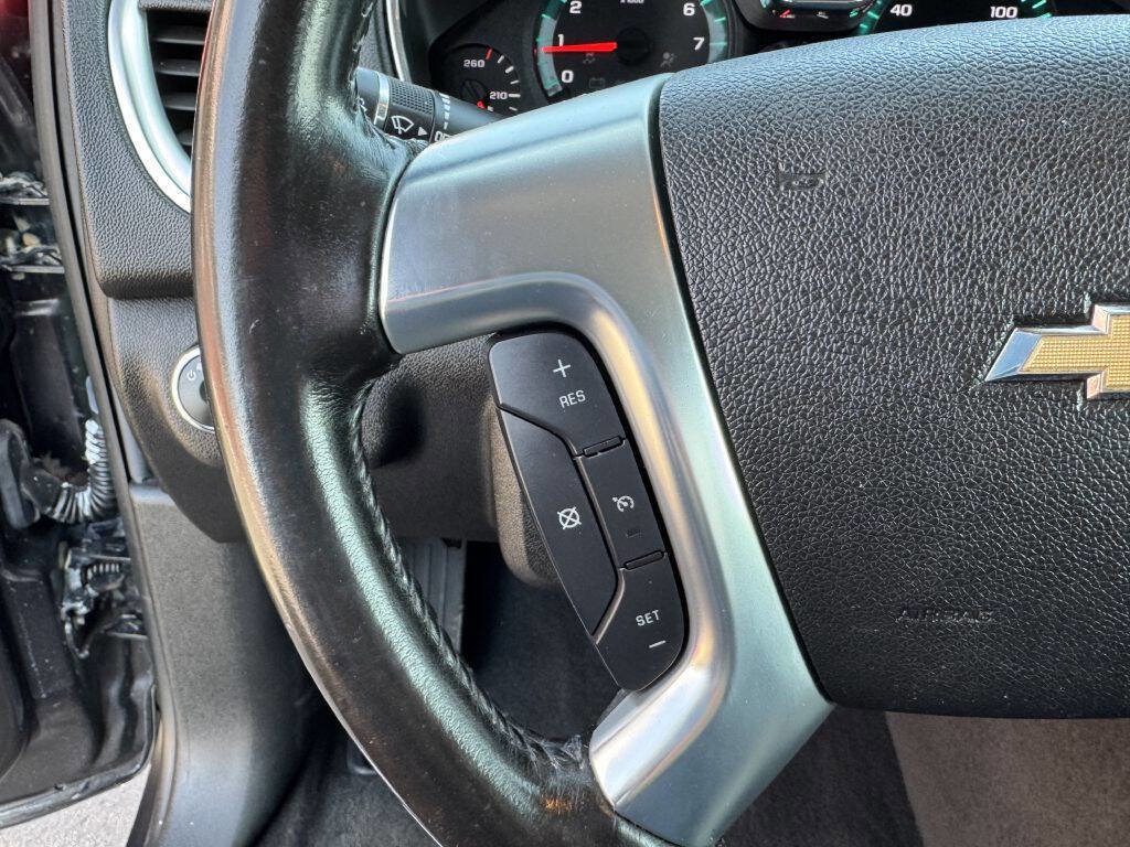 Used 2017 Chevrolet Traverse LT w/ Style and Technology Package image 17