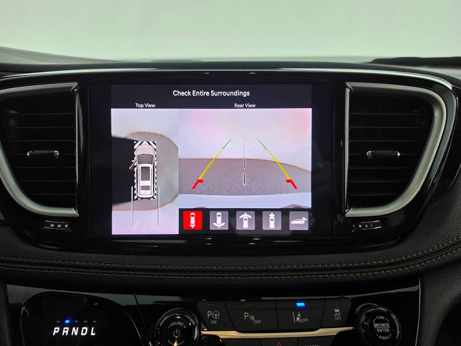 Used 2023 Chrysler Pacifica Pinnacle FWD image 27