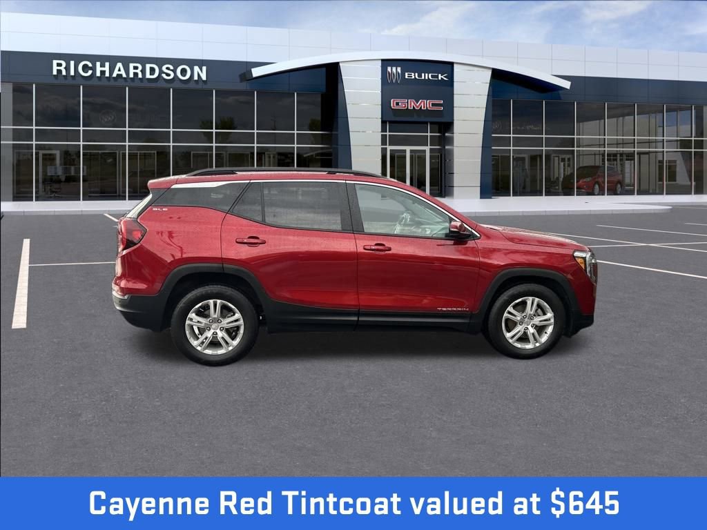 Used 2022 GMC Terrain SLE w/ Driver Convenience Package image 4