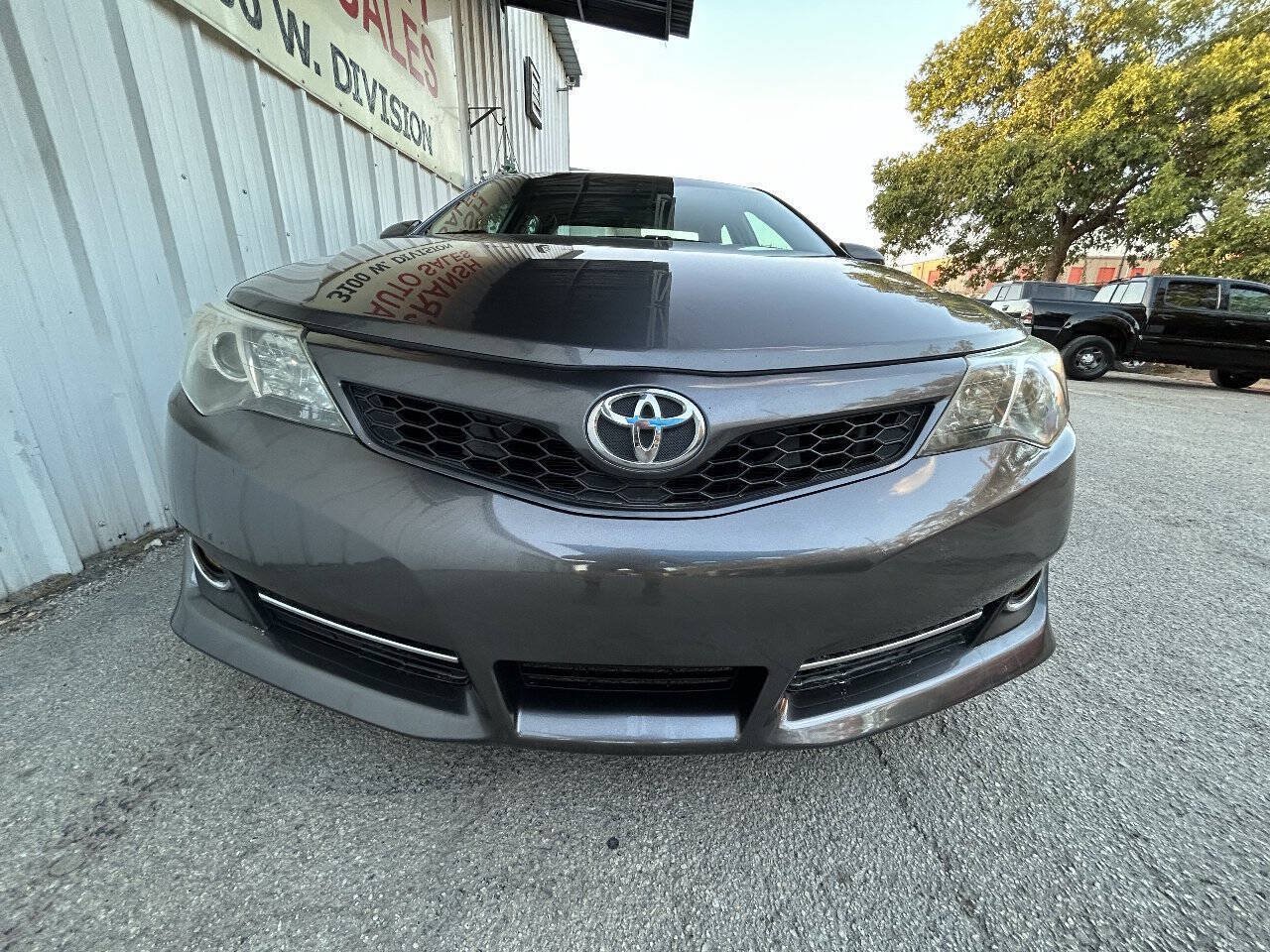 Used 2013 Toyota Camry SE FWD image 11